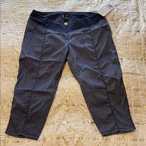 Lucy Dark Blue Capri Joggers